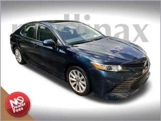 Used 2018 Toyota Camry LE image 1