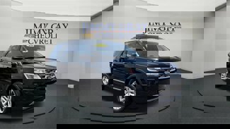 Used 2018 Ford Explorer XLT image 1