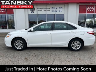 Used 2016 Toyota Camry LE image 1