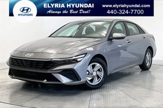 Certified 2025 Hyundai Elantra SE w/ Cargo Package image 1