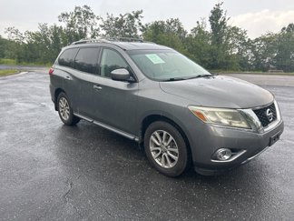Used 2015 Nissan Pathfinder SV image 1