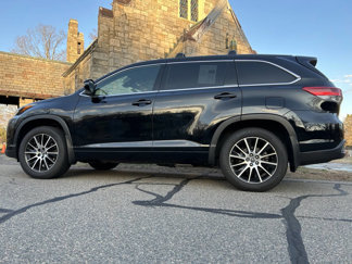 Used 2018 Toyota Highlander SE image 1
