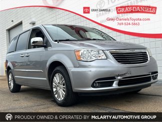 Used 2015 Chrysler Town & Country Touring-L w/ Driver Convenience Group image 1