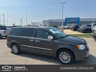 Used 2015 Chrysler Town & Country Touring-L w/ Driver Convenience Group image 1