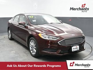 Used 2017 Ford Fusion SE image 1