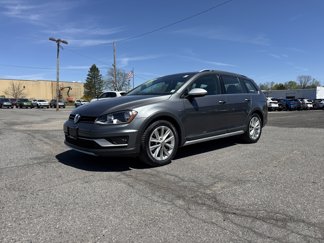 Used 2017 Volkswagen Golf Alltrack SE image 1