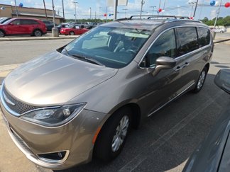 Used 2018 Chrysler Pacifica Touring-L image 1