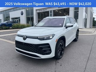 New 2025 Volkswagen Tiguan SEL R-Line image 1
