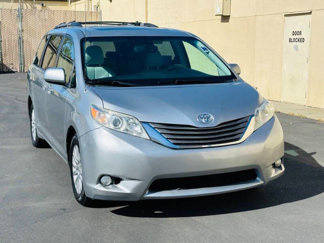 Used 2012 Toyota Sienna XLE image 1
