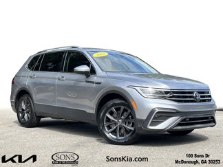 Used 2022 Volkswagen Tiguan SE image 1