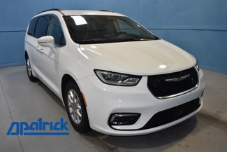 Used 2022 Chrysler Pacifica Touring-L image 1