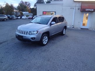 Used 2017 Jeep Compass Latitude image 1