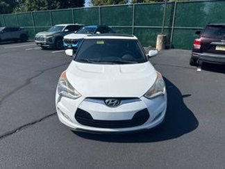 Used 2017 Hyundai Veloster Value Edition image 1