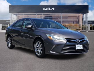 Used 2016 Toyota Camry image 1
