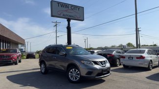 Used 2016 Nissan Rogue SV image 1