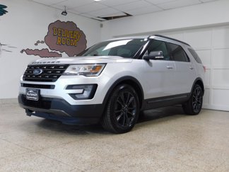 Used 2017 Ford Explorer XLT image 1