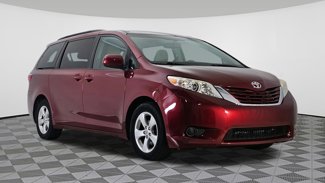 Used 2015 Toyota Sienna LE image 1