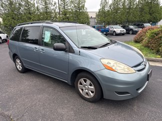 Used 2010 Toyota Sienna LE image 1