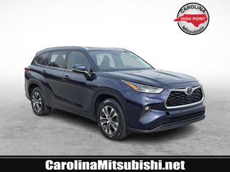 Used 2021 Toyota Highlander XLE image 1