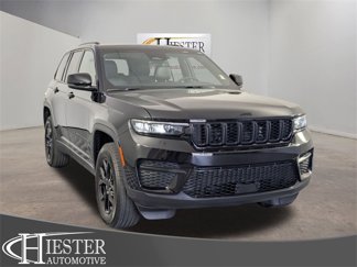 Used 2025 Jeep Grand Cherokee Altitude image 1