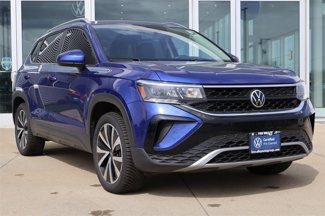 Certified 2022 Volkswagen Taos SE image 1