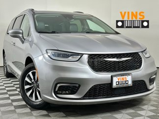 Used 2021 Chrysler Pacifica Touring-L image 1