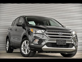 Used 2017 Ford Escape SE image 1