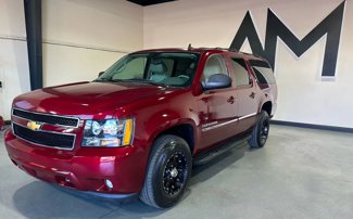 Used 2010 Chevrolet Suburban LT image 1