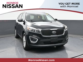 Used 2017 Kia Sorento LX w/ LX Convenience Package image 1