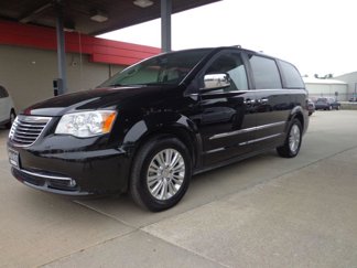 Used 2015 Chrysler Town & Country Limited Platinum image 1