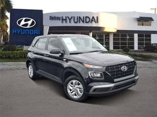Certified 2022 Hyundai Venue SE w/ Cargo Package image 1