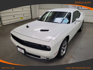 Used 2019 Dodge Challenger SXT image 1