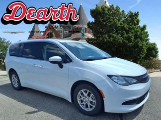 Used 2022 Chrysler Voyager LX image 1