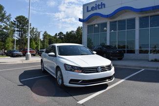 Used 2016 Volkswagen Passat 1.8T image 1
