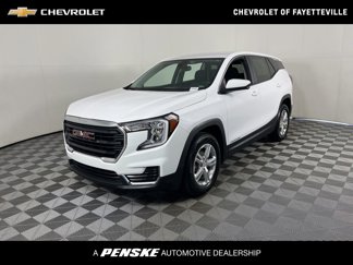 Used 2024 GMC Terrain SLE image 1