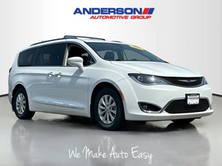 Used 2018 Chrysler Pacifica Touring-L image 1