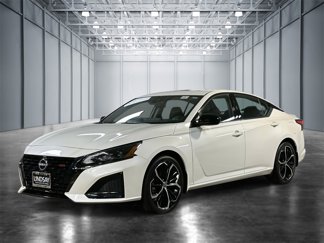 Used 2023 Nissan Altima 2.5 SR w/ SR Premium Package image 1