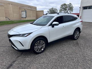 Used 2023 Toyota Venza XLE image 1