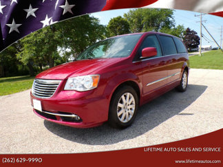 Used 2013 Chrysler Town & Country Touring image 1