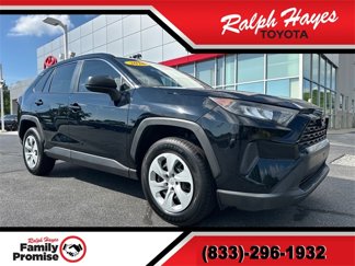Used 2020 Toyota RAV4 LE image 1