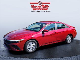 Used 2024 Hyundai Elantra SE image 1
