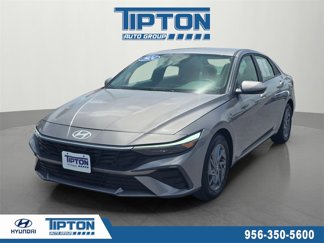 Used 2024 Hyundai Elantra Blue image 1