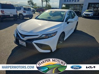 Used 2023 Toyota Camry SE image 1