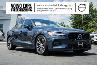 Used 2022 Volvo S60 B5 Momentum w/ Premium Package image 1