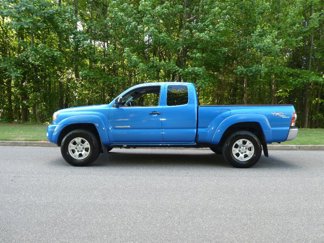 Used 2011 Toyota Tacoma PreRunner image 1