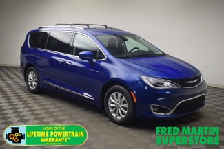 Used 2018 Chrysler Pacifica Touring-L image 1