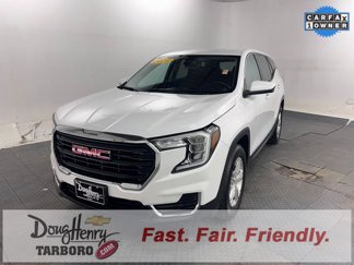 Used 2024 GMC Terrain SLE image 1