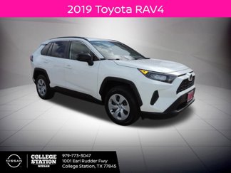 Used 2019 Toyota RAV4 LE image 1