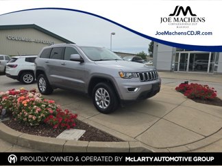 Used 2021 Jeep Grand Cherokee Laredo image 1