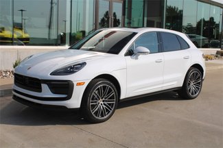 Used 2025 Porsche Macan image 1